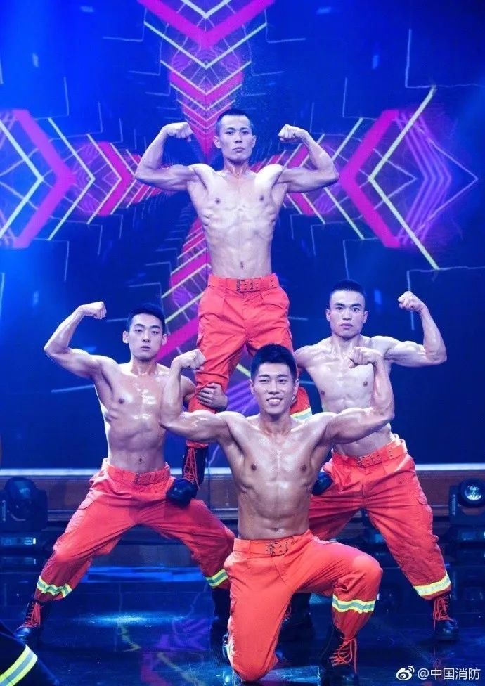 浴火重生的逆行者，肌肉越大責任越大，這才是真漢子——中國消防員(圖9)