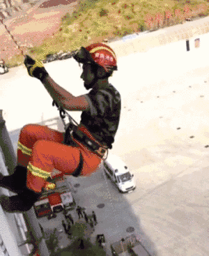 浴火重生的逆行者，肌肉越大責任越大，這才是真漢子——中國消防員(圖14)