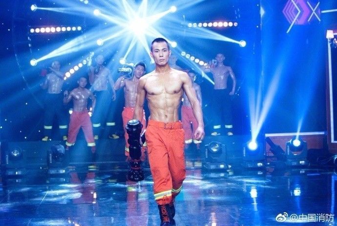 浴火重生的逆行者，肌肉越大責任越大，這才是真漢子——中國消防員(圖7)