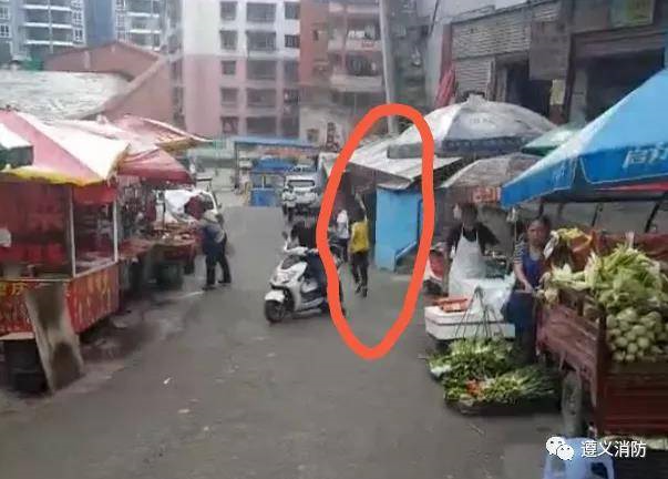 這條街最靚的仔！男孩為消防帶路上熱搜引網(wǎng)友怒贊：少年強(qiáng)則國(guó)強(qiáng)