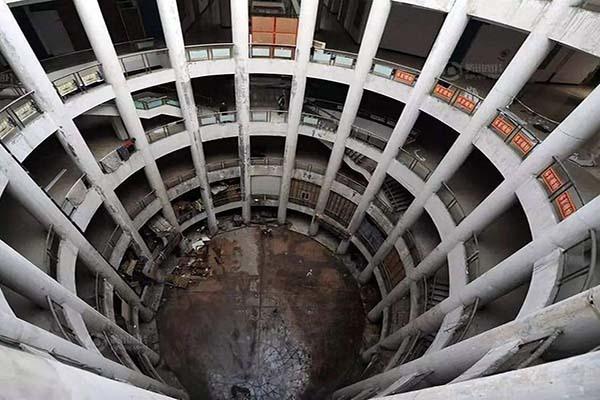 昆明30戶居民住進爛尾樓：靠電瓶供電，小區(qū)名叫“別樣幸福城”(圖2)