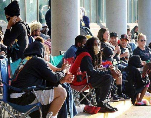 美國(guó)疫情25日最新情況 美國(guó)新冠確診病例近697萬例 