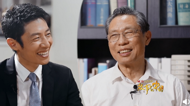 可愛！鐘南山被催睡覺和妻子討價(jià)還價(jià)：鐘快了，再玩5分鐘(圖4)