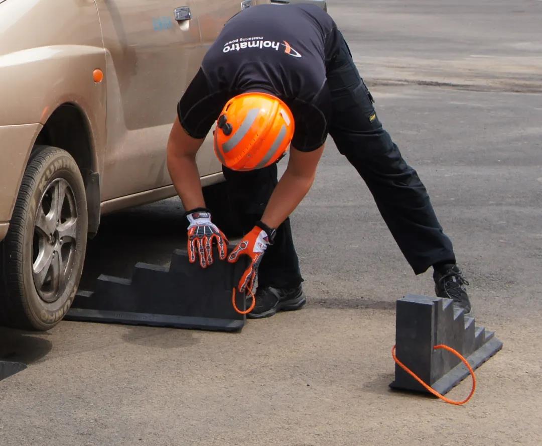 消防技術(shù):大型車輛頂升(圖2) 消防技術(shù):大型車輛頂升(圖2)