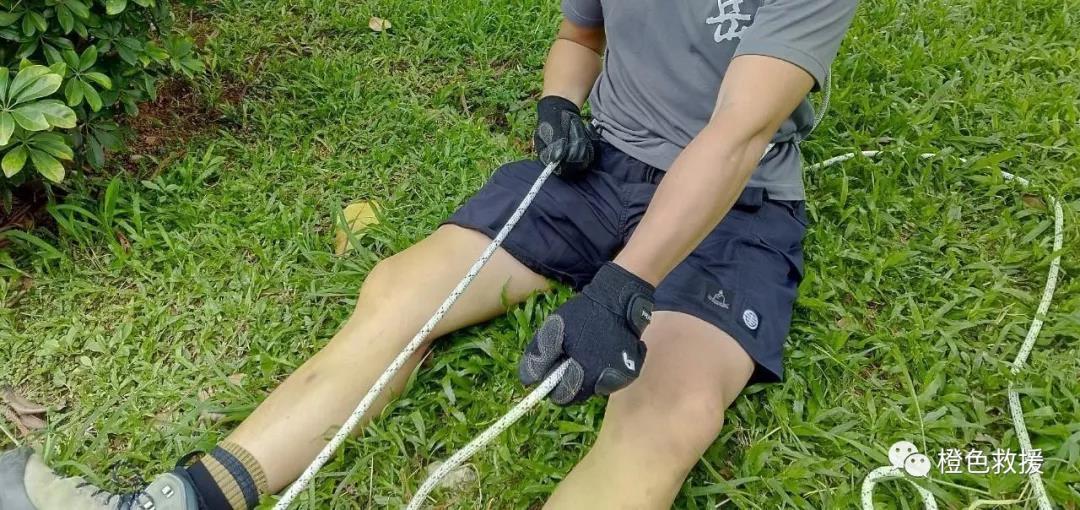 繩索 | 登山者無(wú)器材的繩索保護(hù)(圖9)