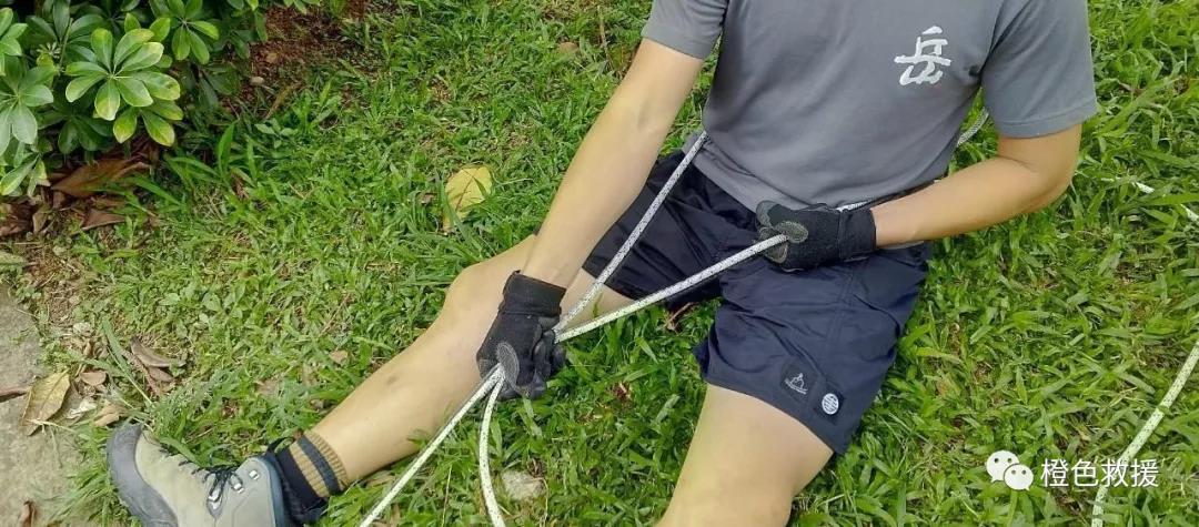 繩索 | 登山者無(wú)器材的繩索保護(hù)(圖11)