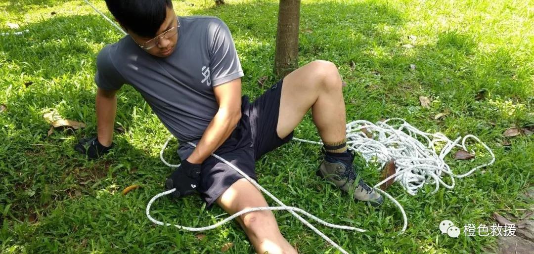 繩索 | 登山者無(wú)器材的繩索保護(hù)(圖13)