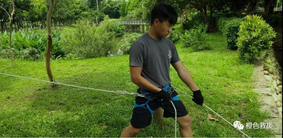 繩索 | 登山者無(wú)器材的繩索保護(hù)(圖15)