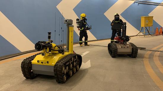 消防機(jī)器人、水下航行器…北京應(yīng)急救援新添“機(jī)器戰(zhàn)警”(圖2)